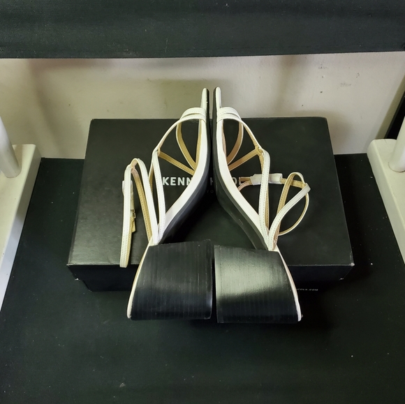 KENNETH COLE NEW YORK Maise Heel Sandal Strap 10 - Picture 9 of 12